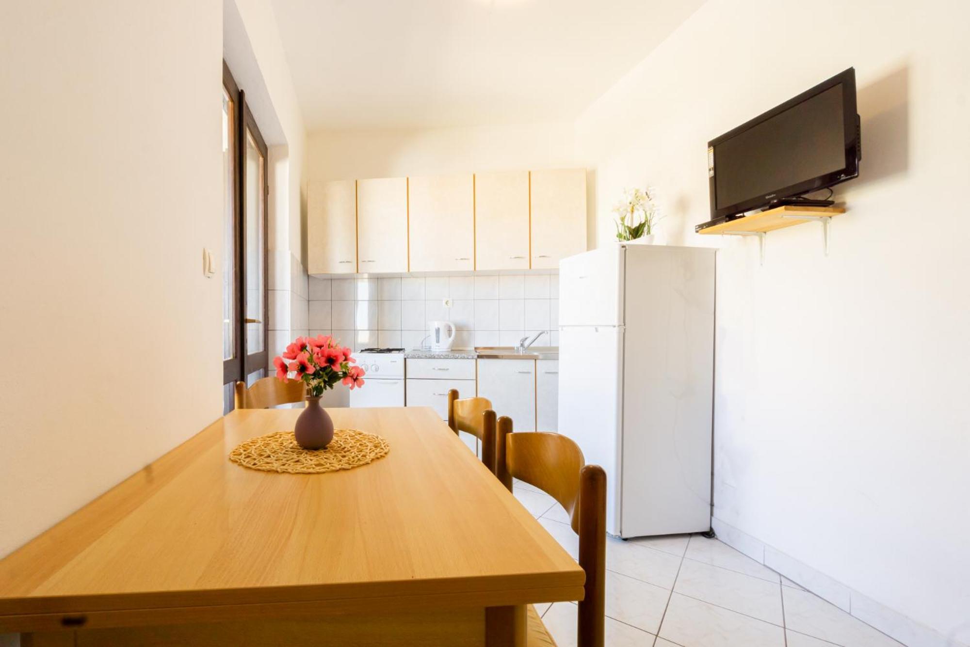 Apartment And Room Bacic Metajna Chambre photo