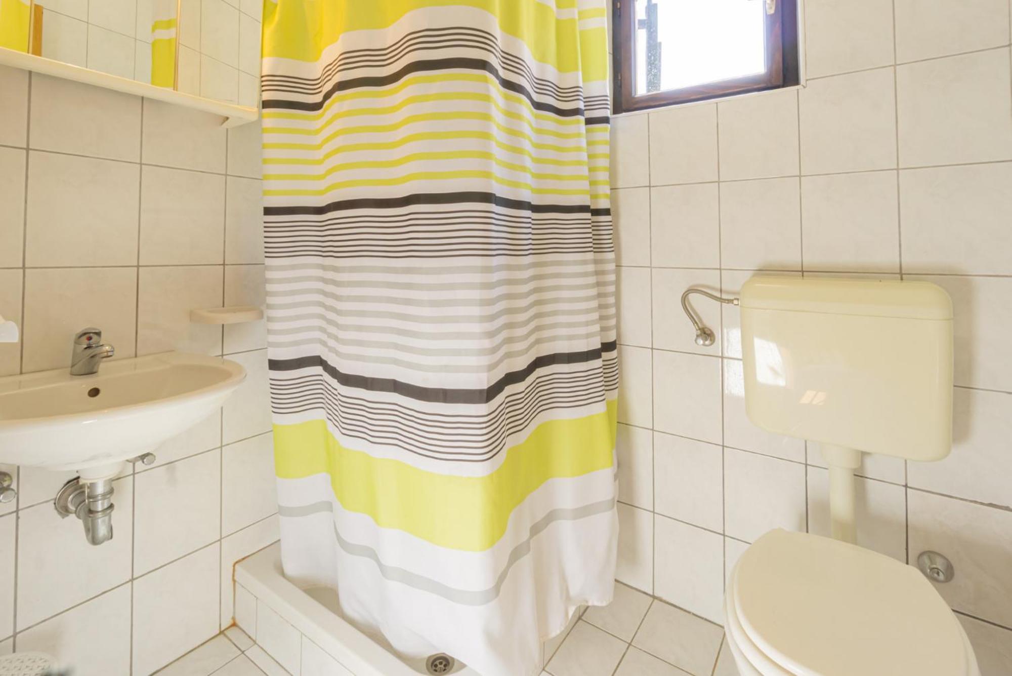 Apartment And Room Bacic Metajna Chambre photo
