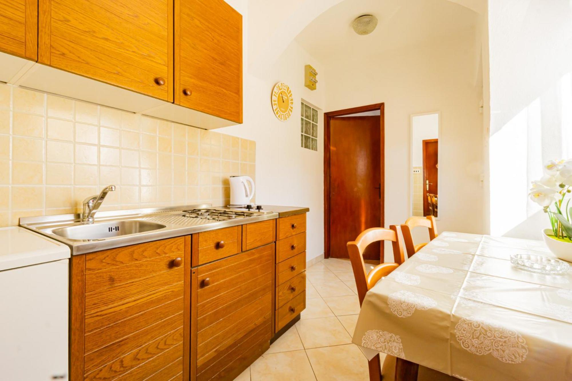 Apartment And Room Bacic Metajna Chambre photo
